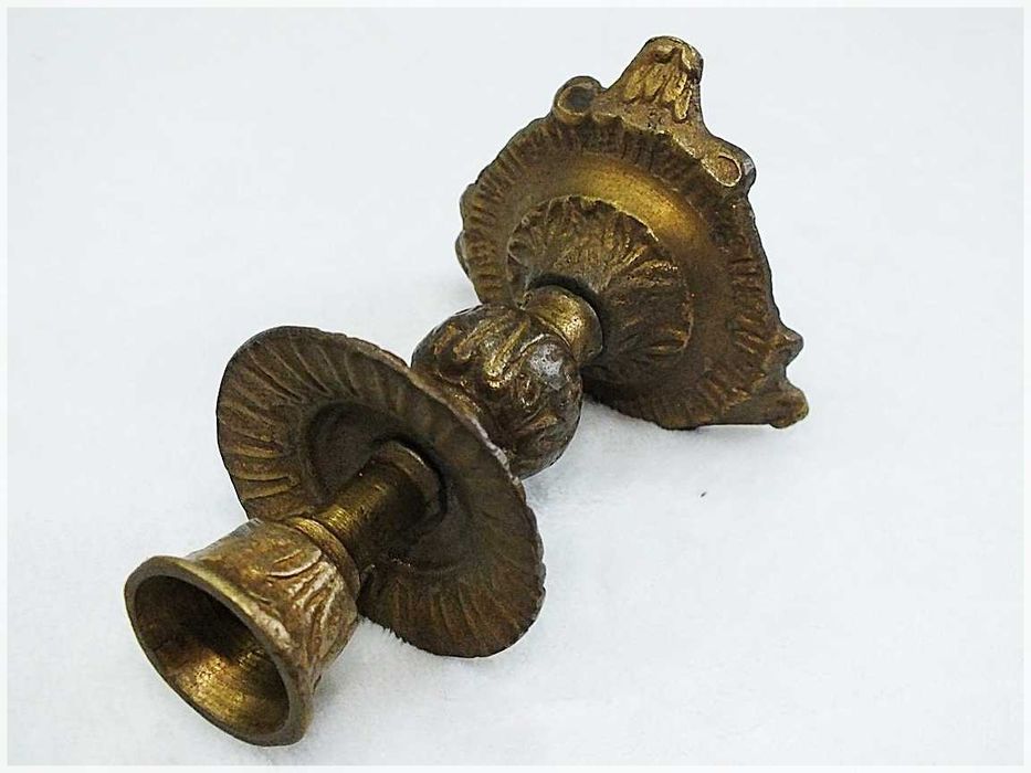 Stary świecznik pojedynczy z mosiądzu 11cm Mosiądz