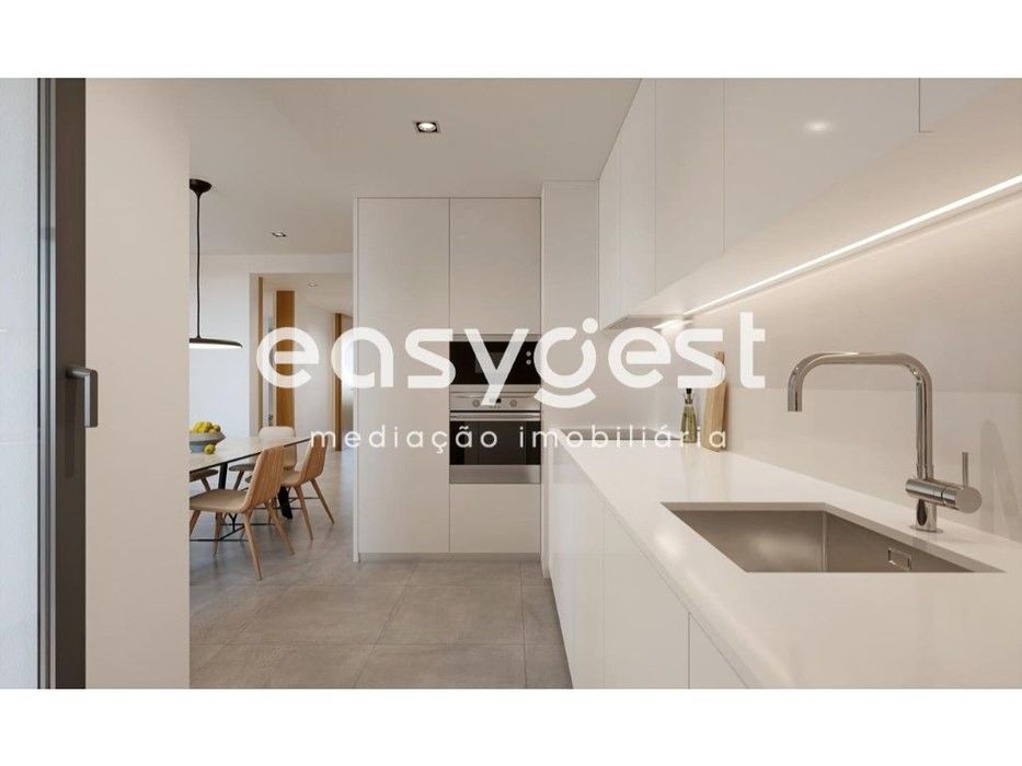 Apartamento T2 com acabamento de luxo, inserido e condomínio fechado