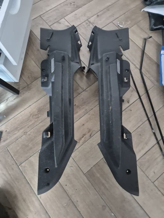 Uchwyt półki bagażnika Focus boczek bagażnika lewy prawy Bm51a46809a