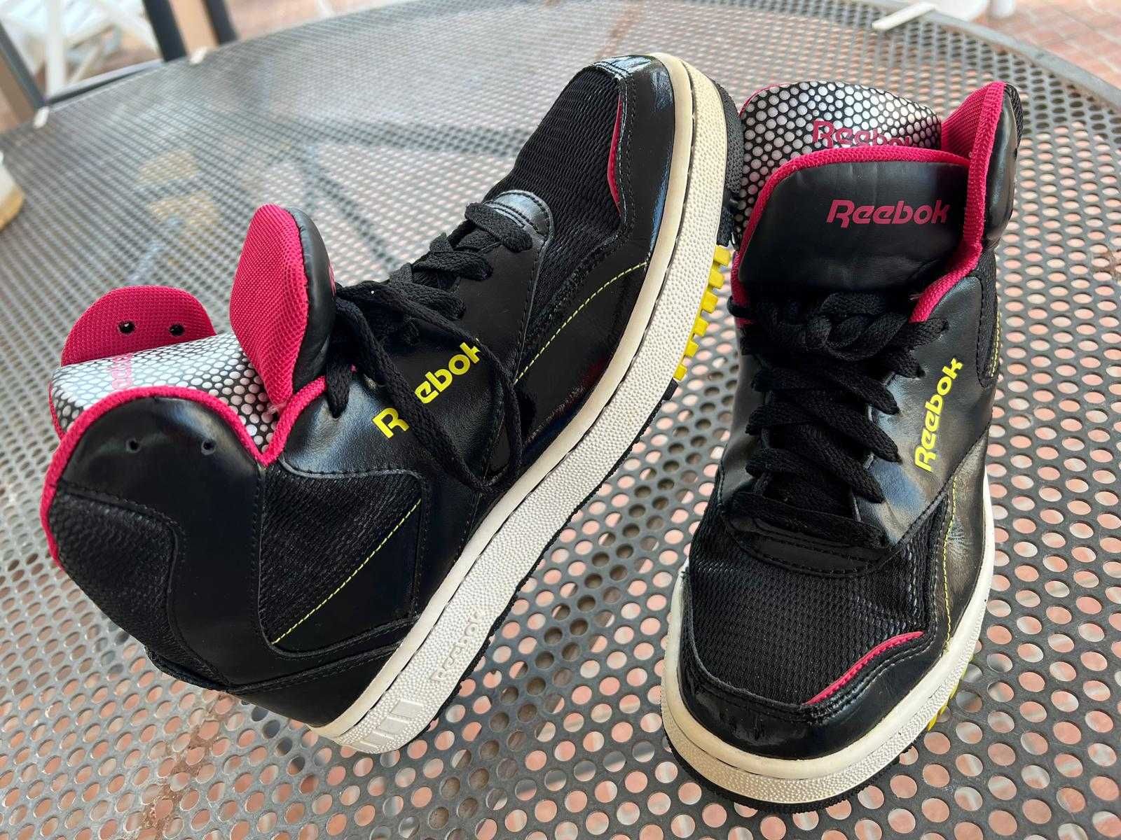 Ténis REEBOK pretos em muito bom estado
