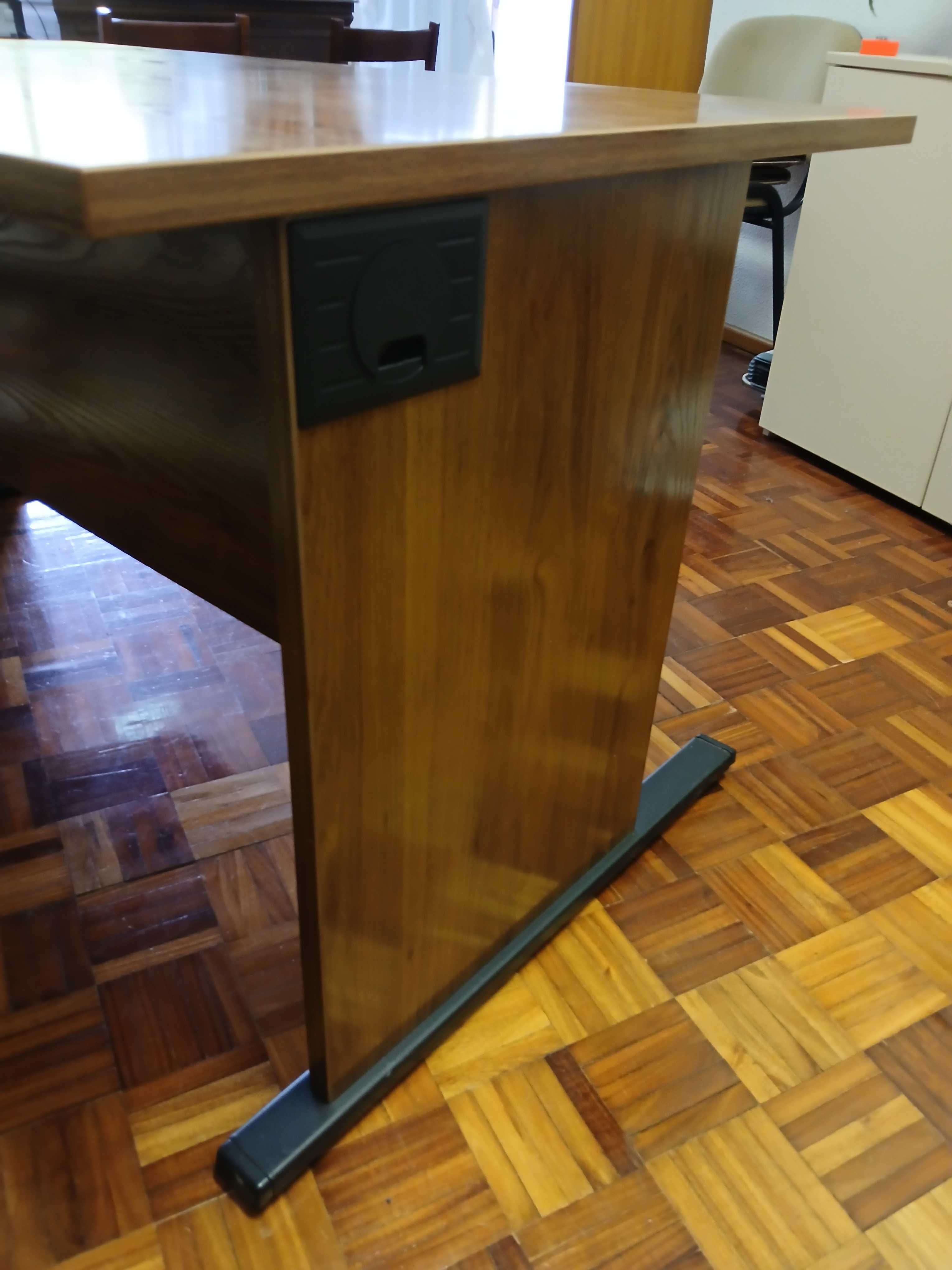 Secretaria de escritorio grande - Linhas simples - Solida