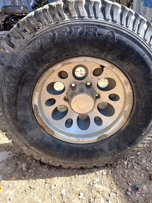 5 Pneus Fronteira com jantes 265 x 70 R15 Completos, 6 Furos