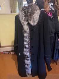 Пальто з натуральним хутром-єнот 46 розмір