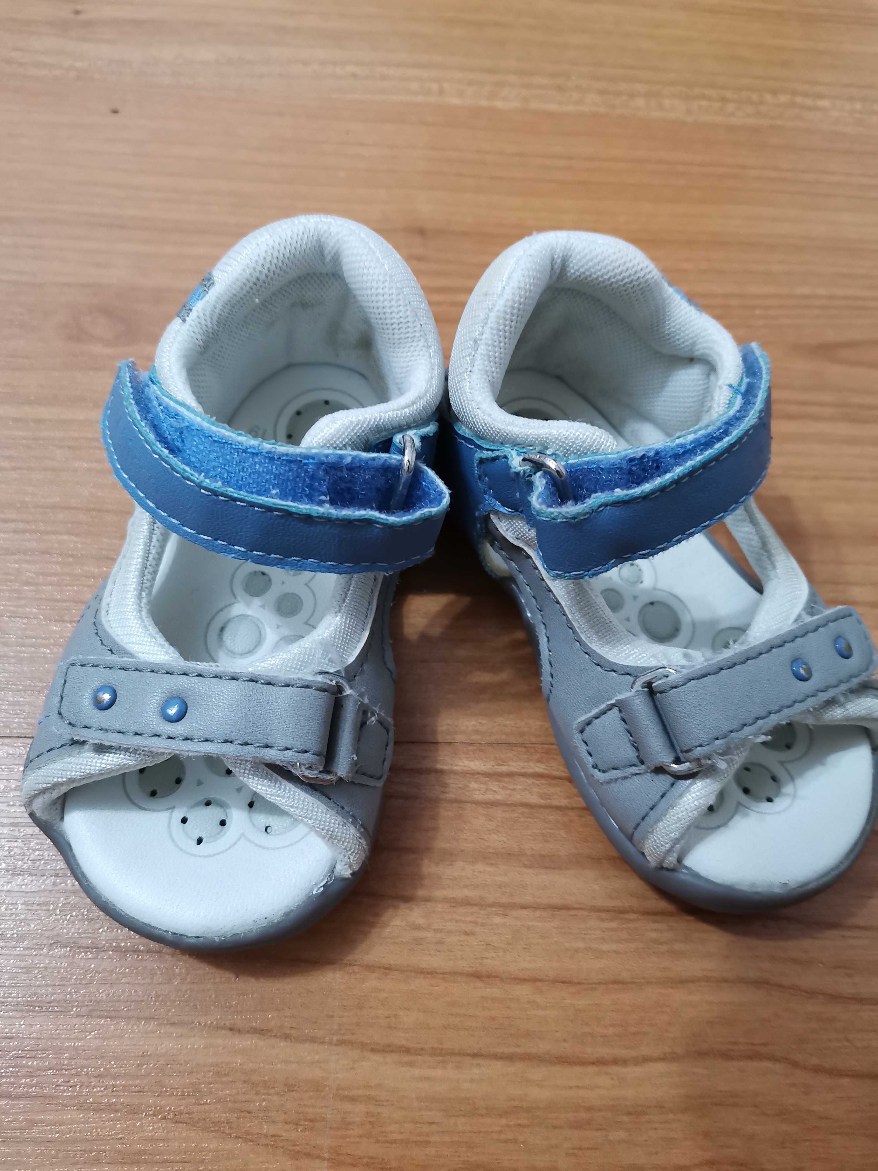 Sandálias bebé usadas
