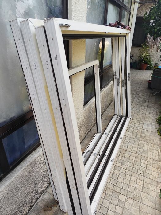 Janelas em PVC usadas em bom estado.