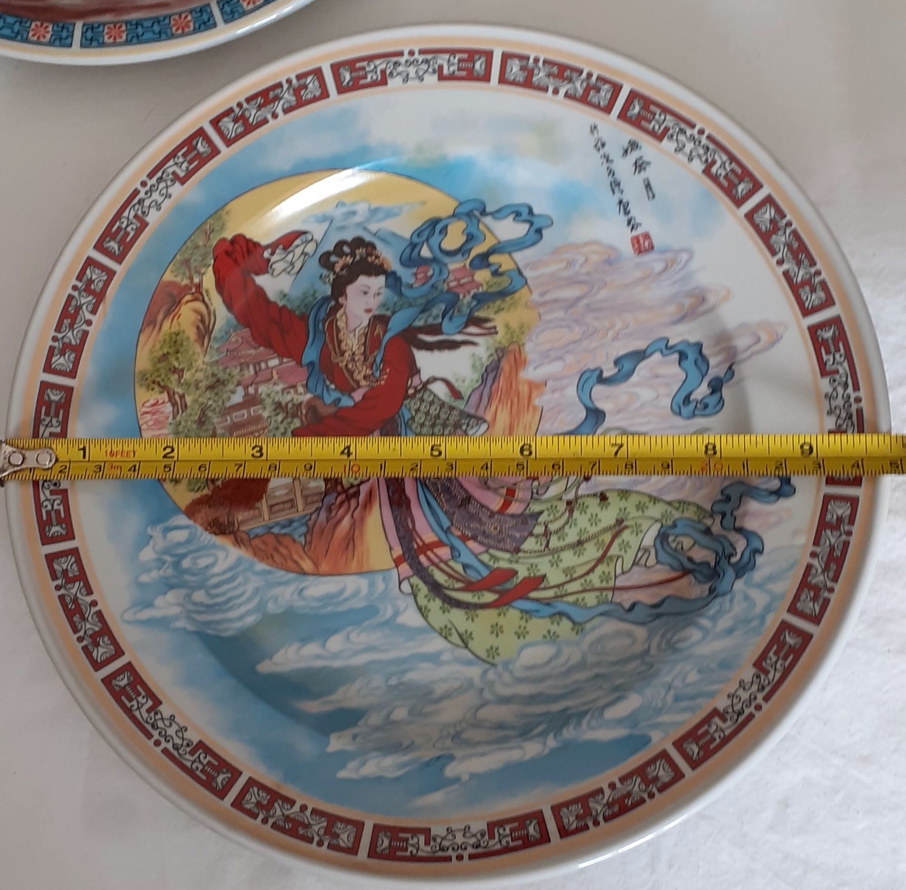 Lote de 4 pratos antigos decorativos de porcelana da China