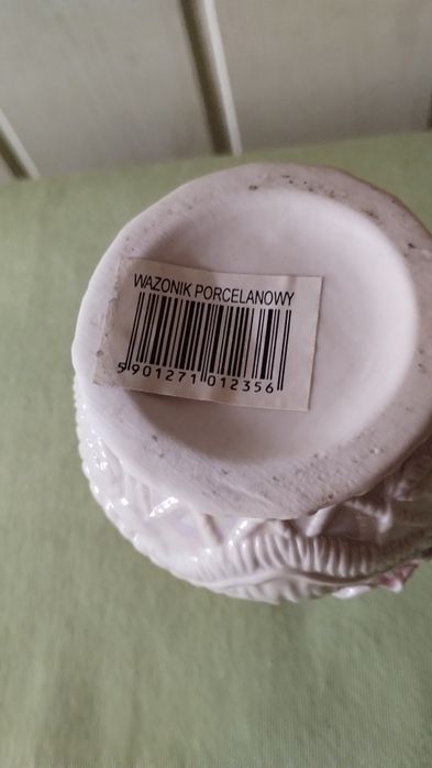 Wazonik porcelanowy ozdobny.