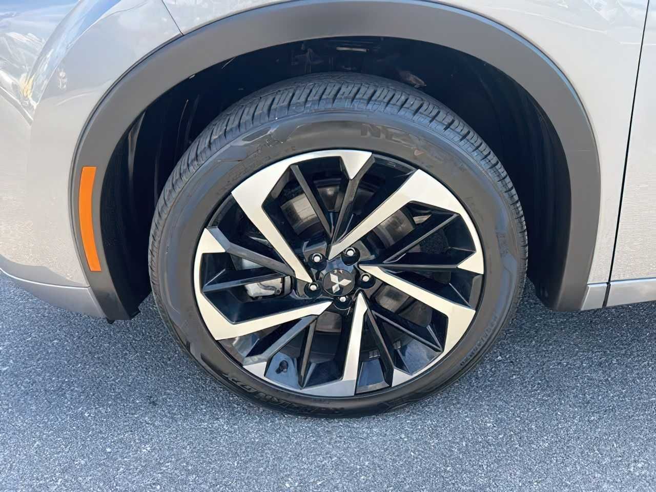 Mitsubishi Outlander PHEV SEL 2023