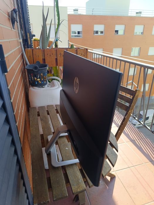 HP 24F Monitor in Impeccable Condition!64284594107266122