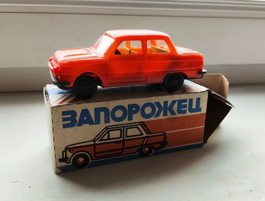Plastikowy samochód Zaporożec