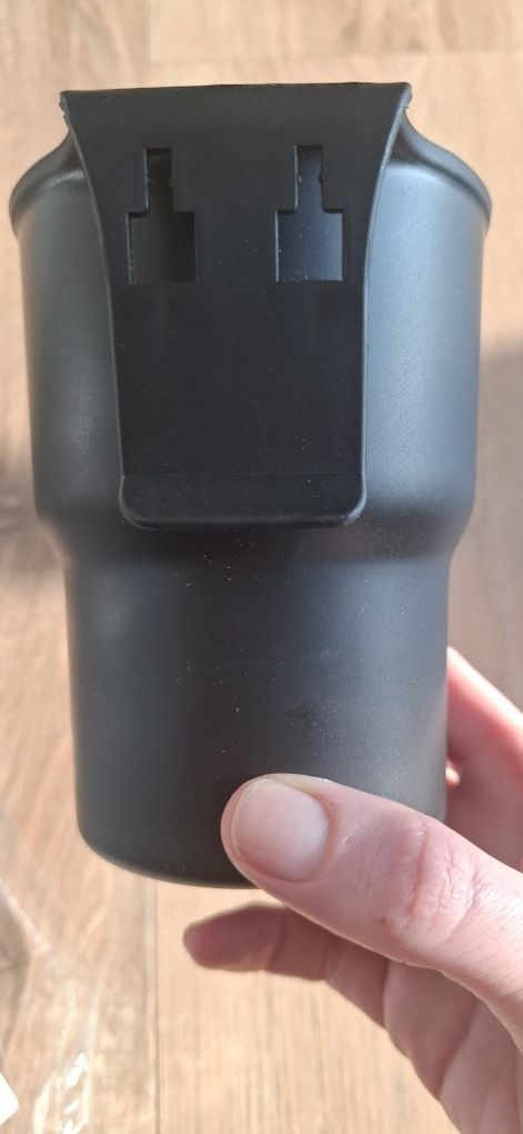Samochodowy uchwyt na kubek cup holder