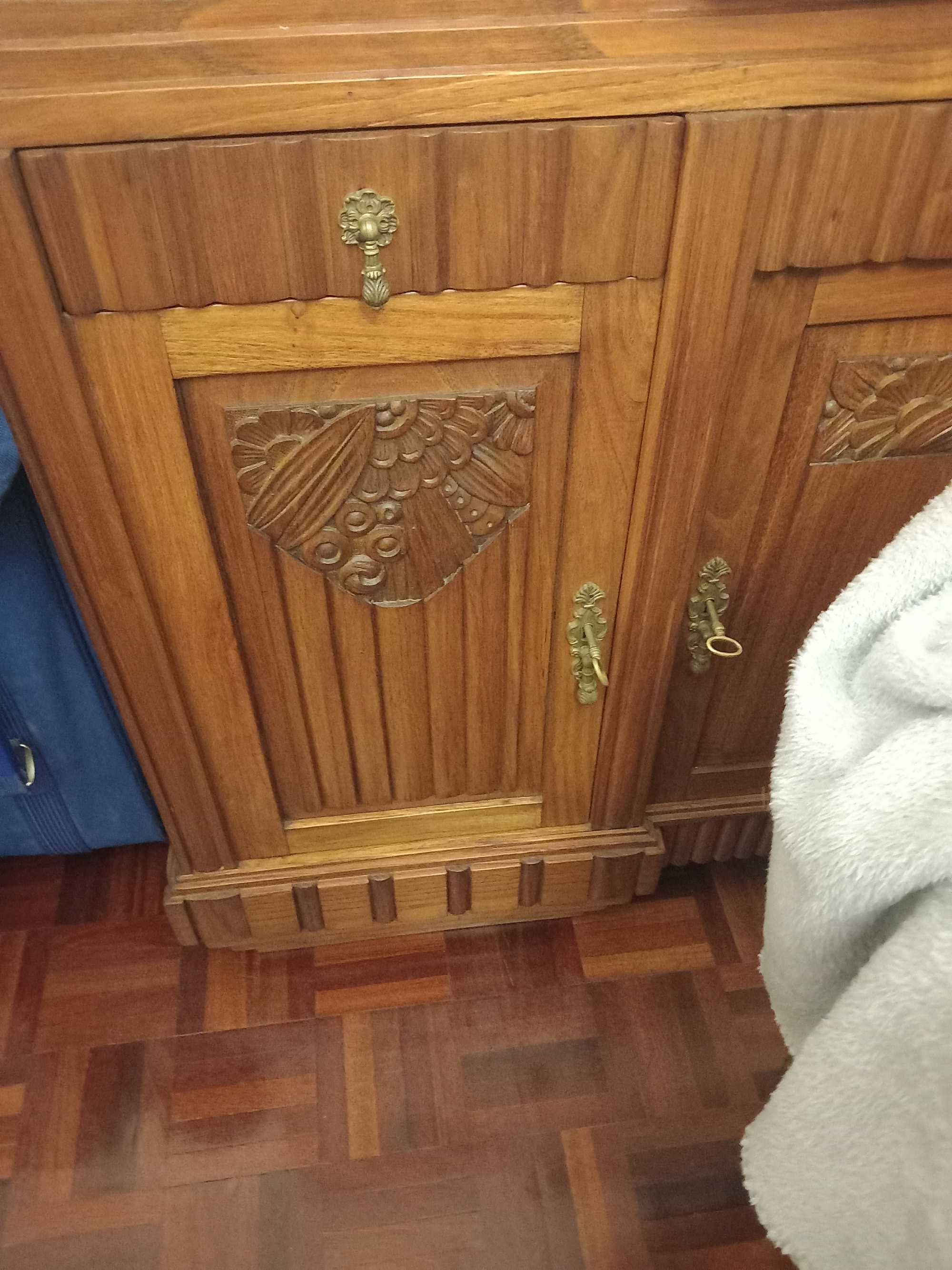 Cómoda Art Déco com alçado com espelho