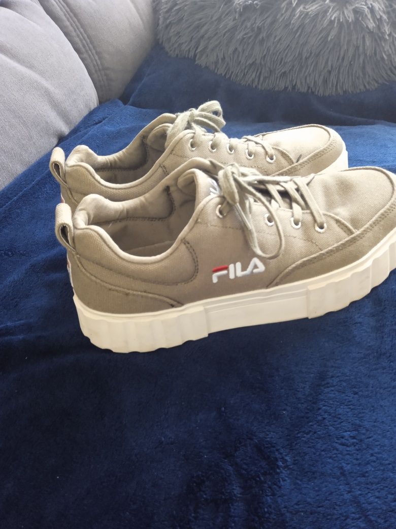 Fila sandblast kolor oliwka 40