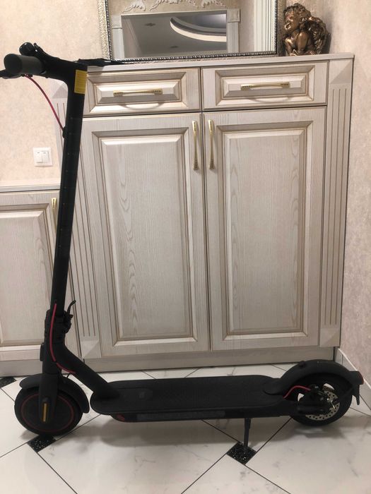 Продам Електросамокат Xiaomi Mi Electric Scooter Pro 2 Black