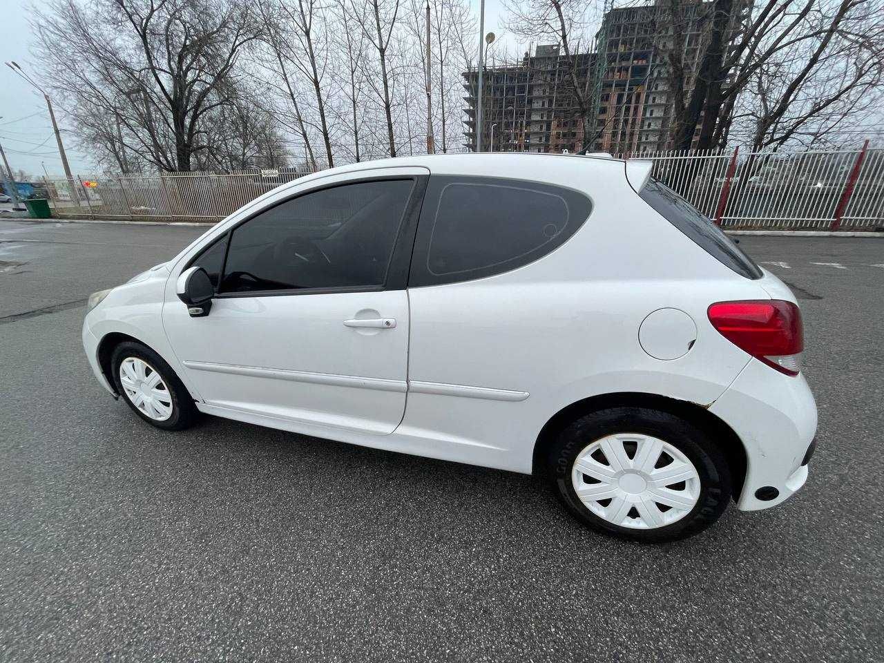 Peugeot 207 2012