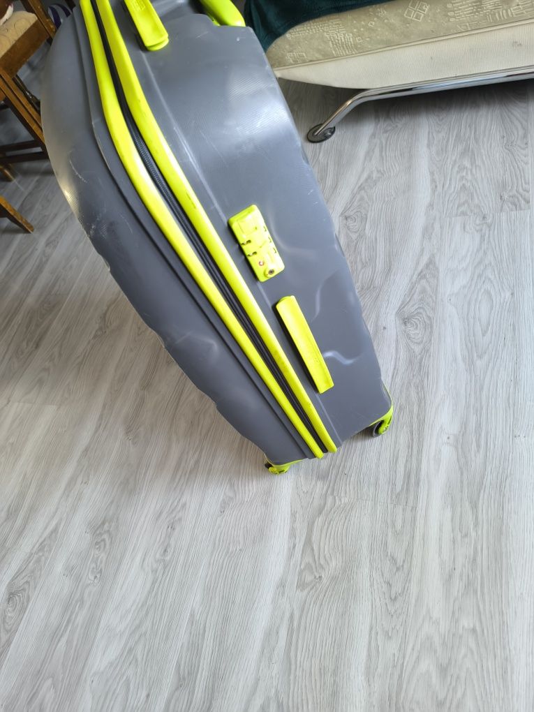 Torba podróżna walizka American tourister L na 4 kółka