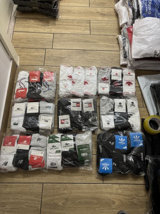 Czapki oraz 12pary skarpetki cena za czapek 30 zl a za skarpetki 35 zl