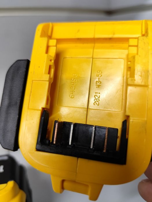 DeWal DCD 796 безщітковий шуруповерт з ударом Деволт оригінал