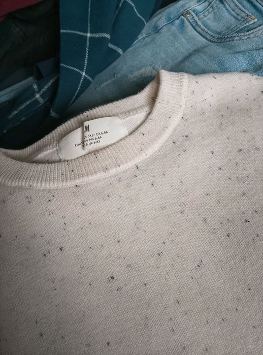 Kremowy sweterek 122/128 h&m