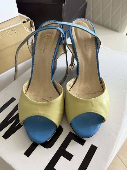 Жіеочі босоніжки