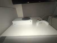 Xbox series S(New gen)+ pad+pełne okablowanie.