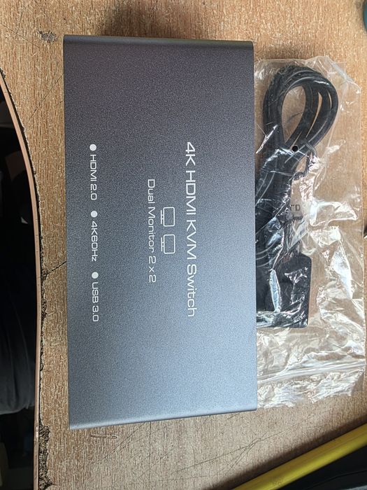 Подвійний KVM перемикач моніторів 2 x 2 4 k 60 Hz