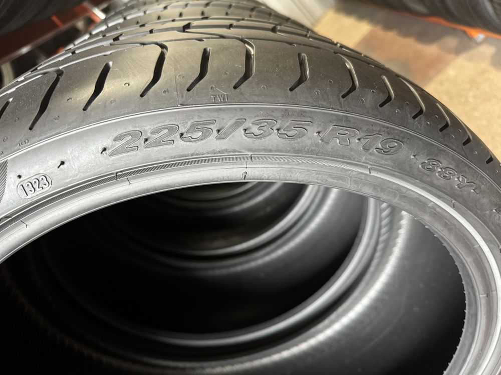 225/35 r19 Pirelli