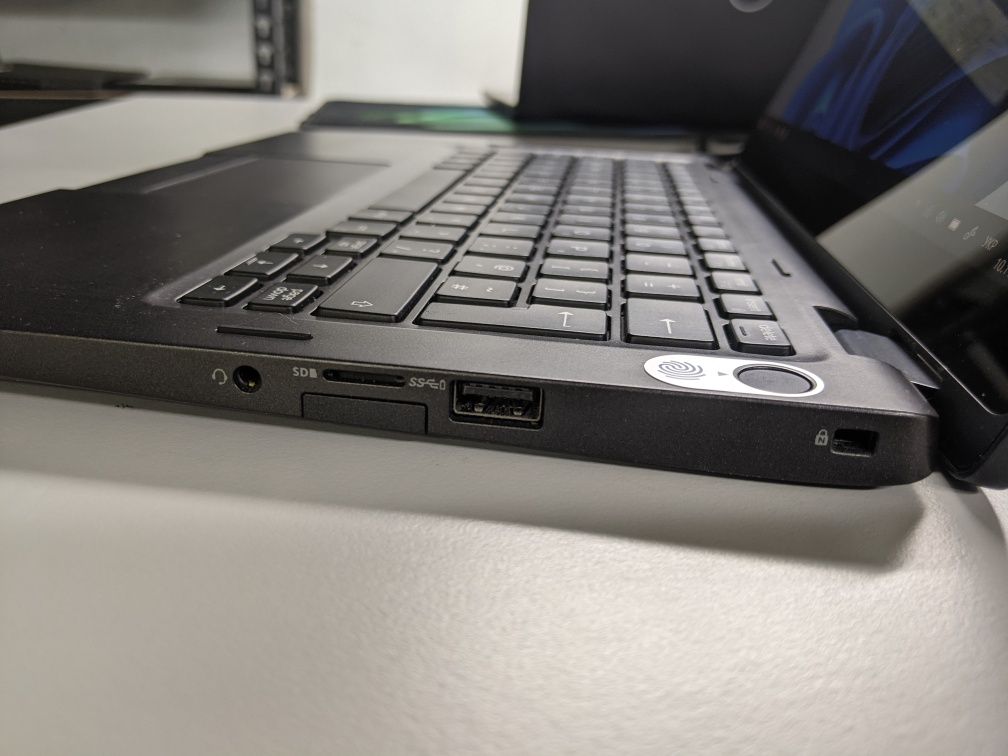 Ноутбук Dell Latitude 5300 2-in-1                 intel Core i5 8265U