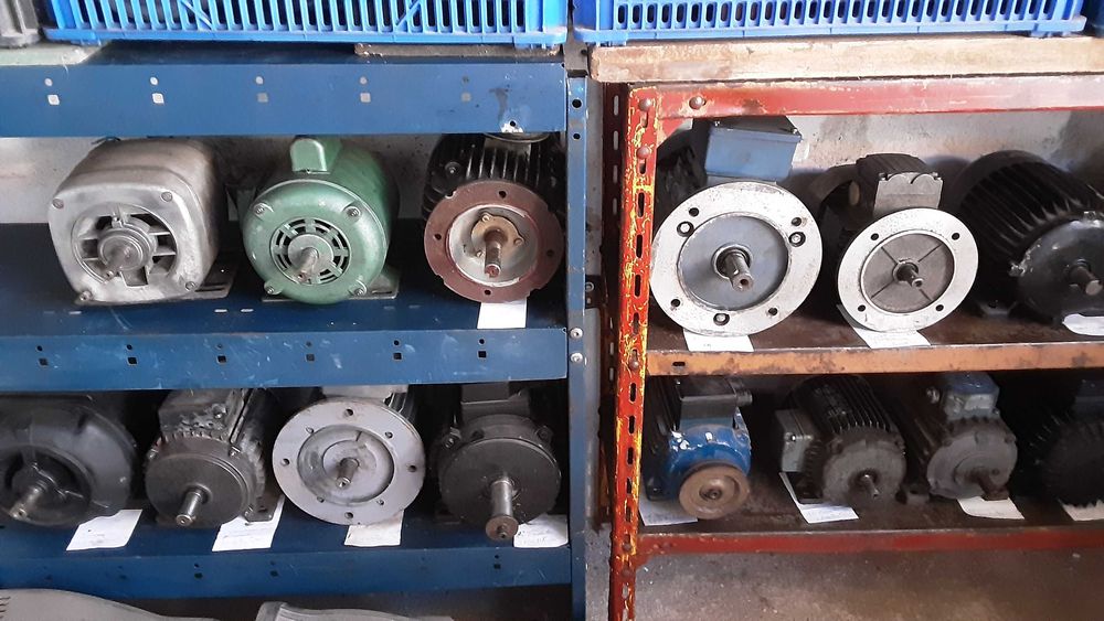 Motores elétricos de vários tamanhos