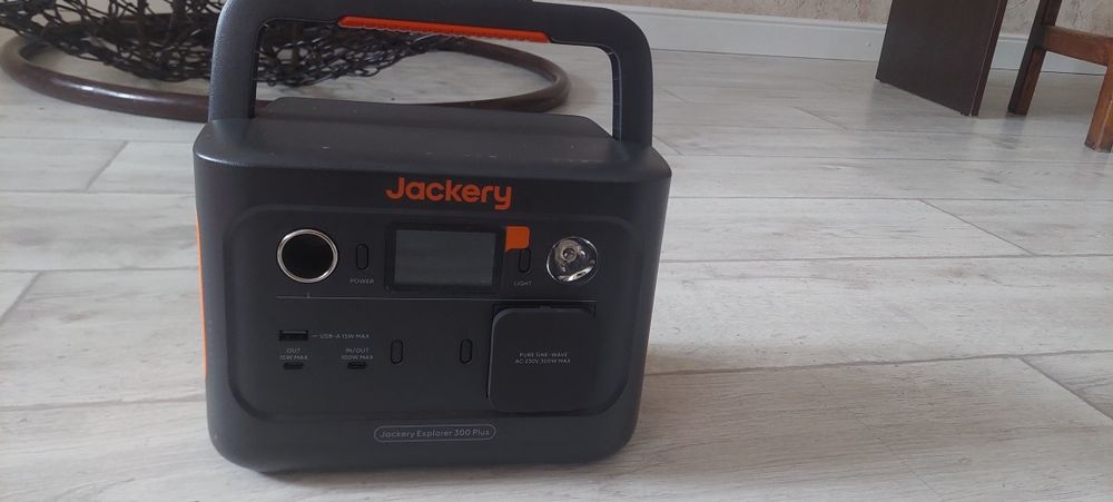 Зарядна станція універсальна Jackery Explorer 300PLS 288WH