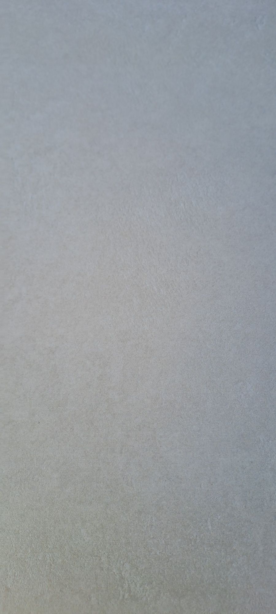 Pavimento cerâmico antiderrapante beje 60x60 com rodapé