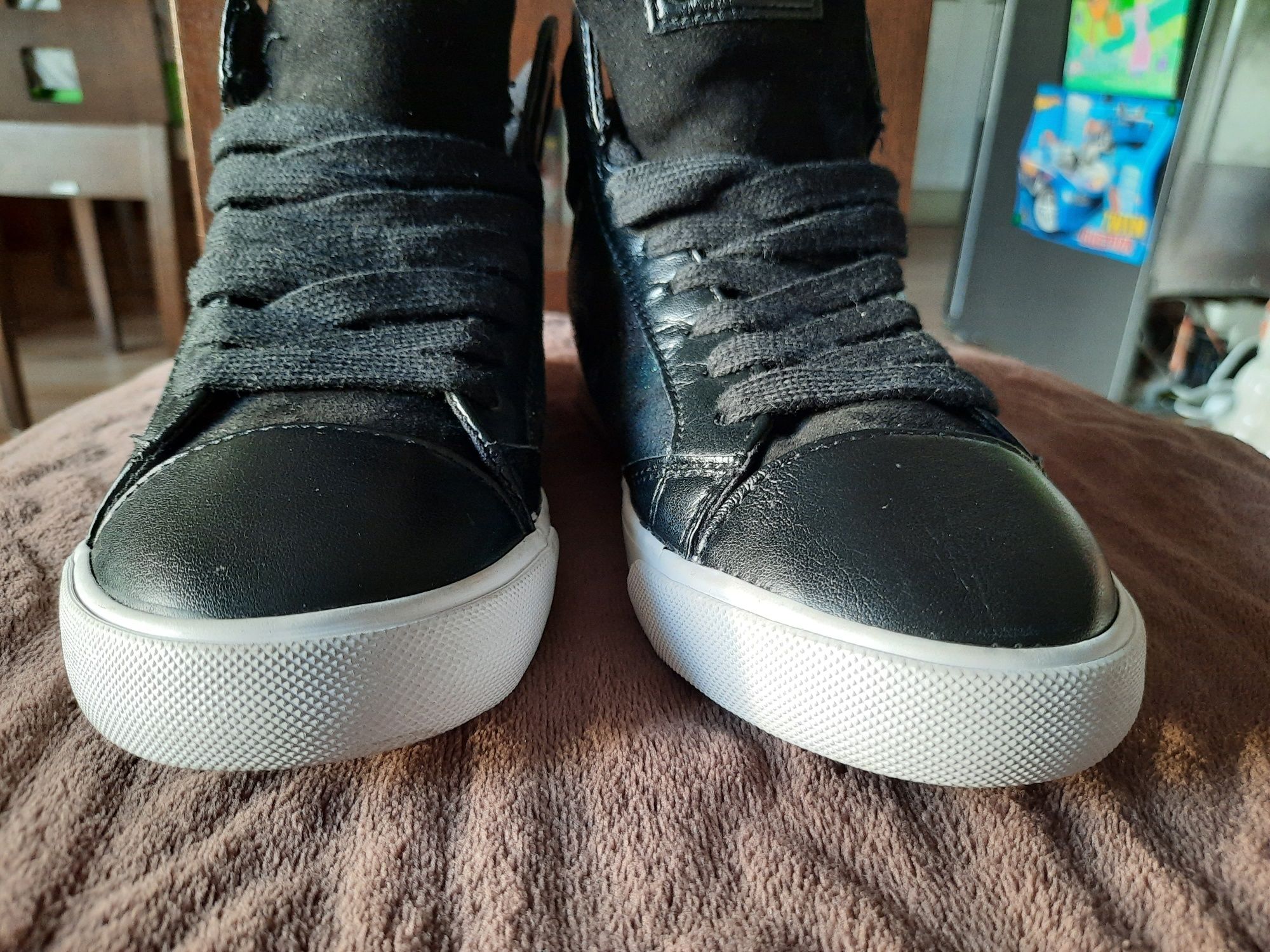 Trampki nowe  roz. 38 Guess