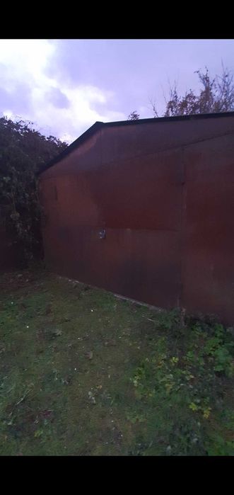 Гараж хороший високий.