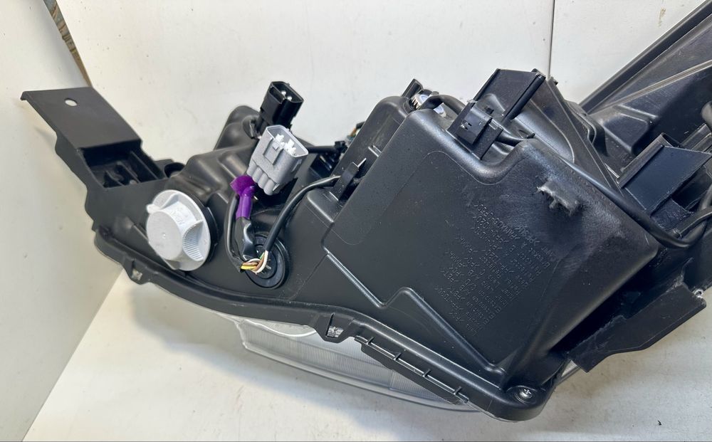 Фара Subaru Forester 2023 2024 рік usa 84001SJ360