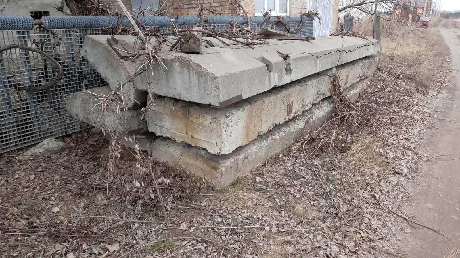 Підкранові залізобетонні балки (лежні).