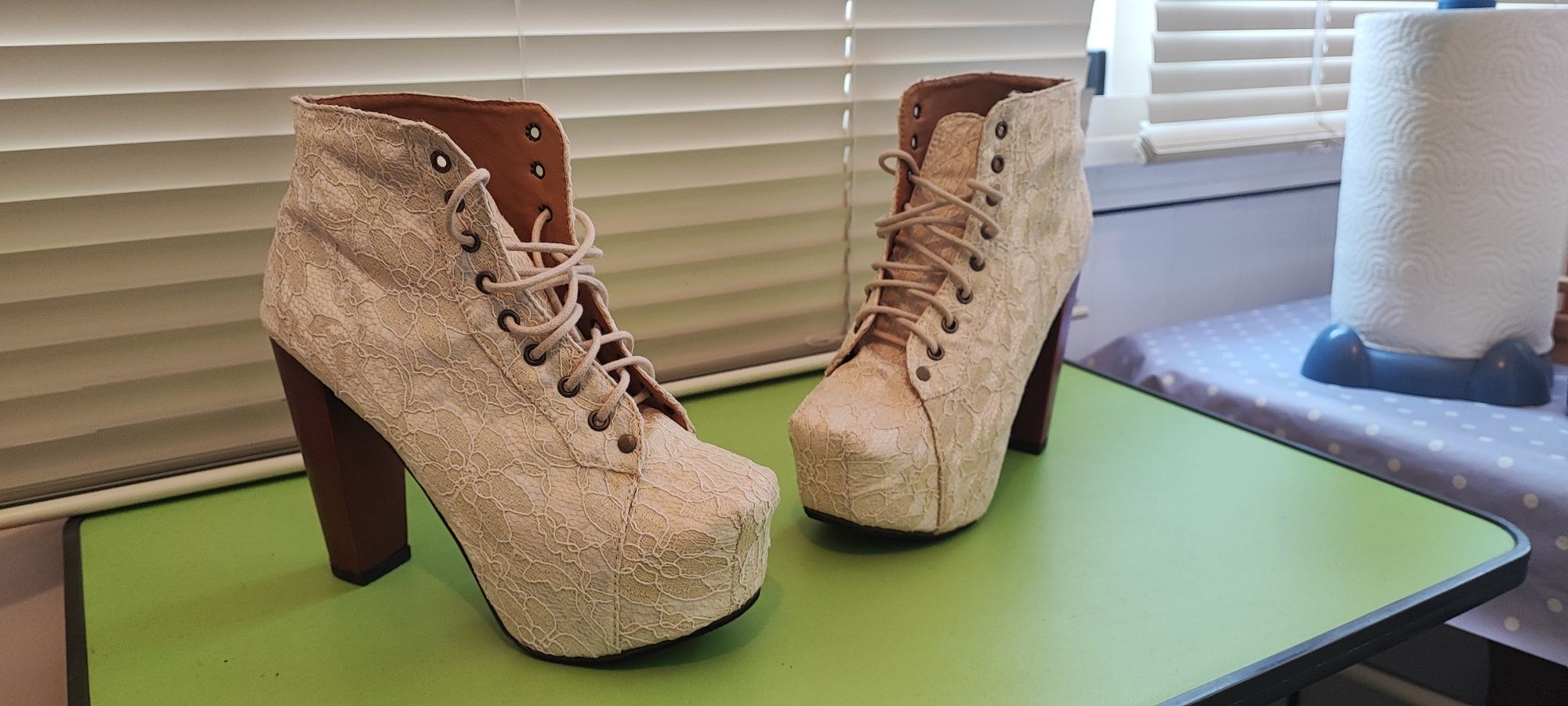 2 pares de Botas tipo Jeffrey Campbell 37