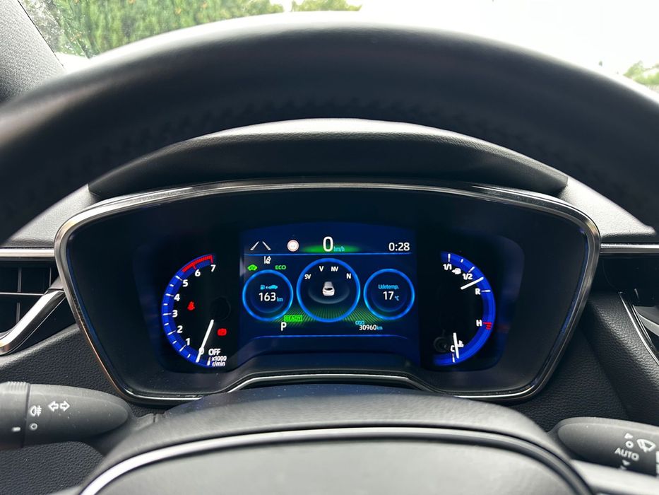 Toyota Corolla 2022 Hybryd hybryda benzyna 1.8 kombi przebieg 32tys km