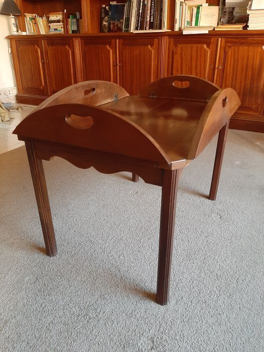 Mesa de mordomo de madeira