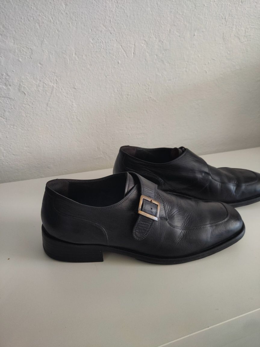 Sapatos pretos de cerimónia med,44