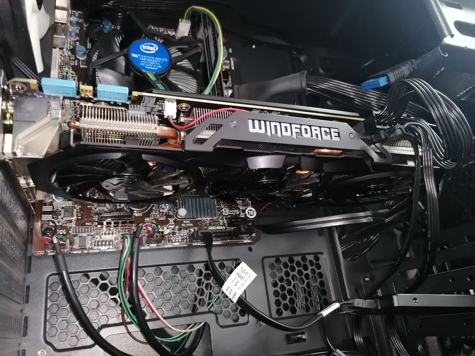 Komputer PC Intel I5, GeForce GTX 970