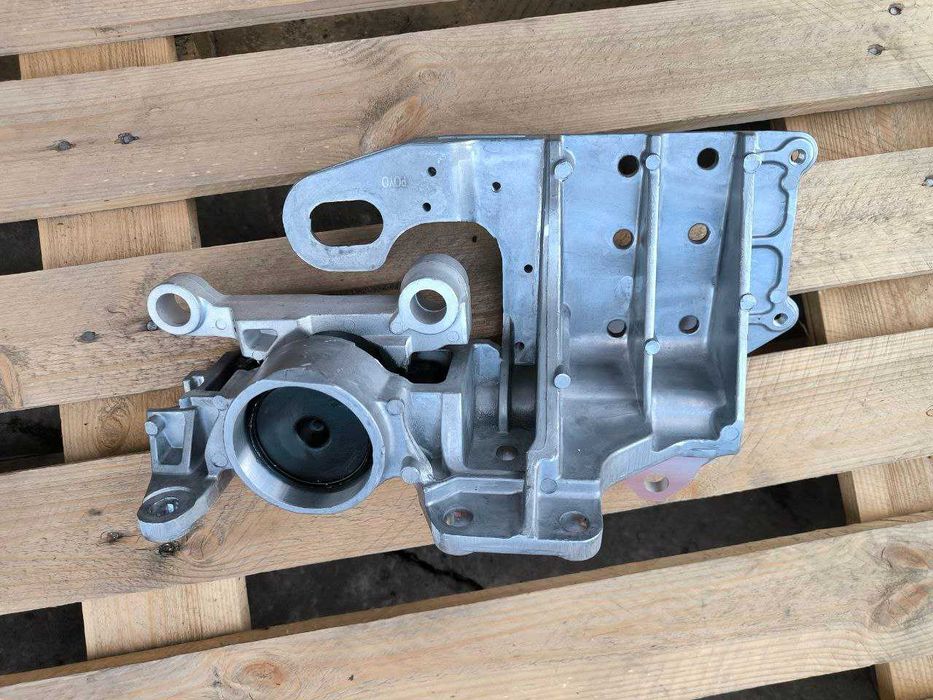 Кронштейн мотора подушка варіатора опора двигу на Nissan Qashqai j10