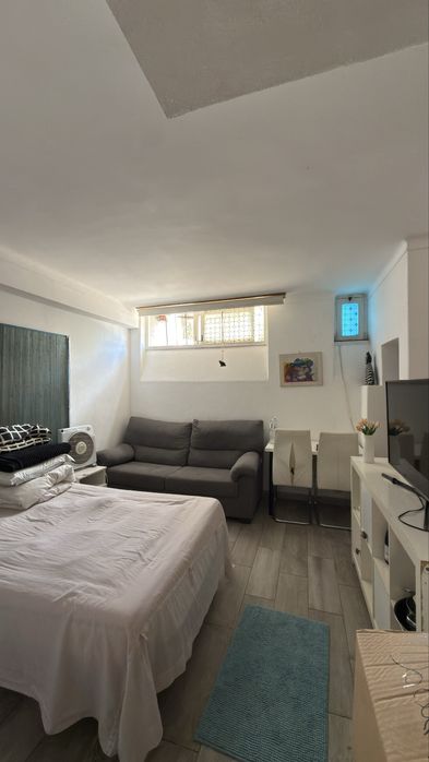 T0/Studio cave alta com janela e boa iluminação