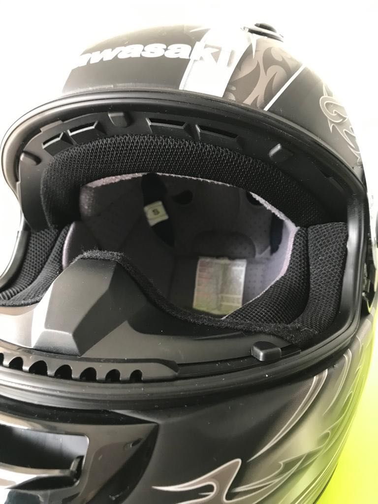 Capacete Kawasaki cinzento- AGORA: apenas 55€