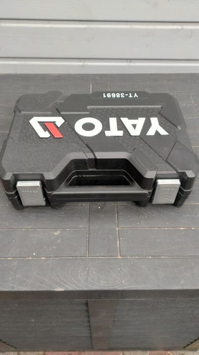 Skrzynka narzędziowa Yato.