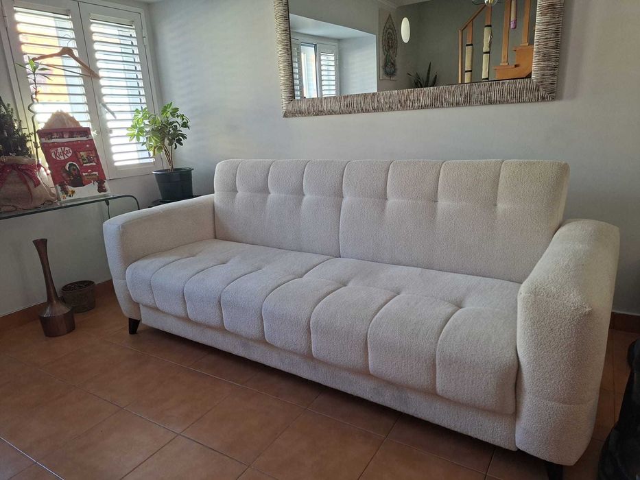 Sofá-cama 3 lugares com arrumação – quase novo