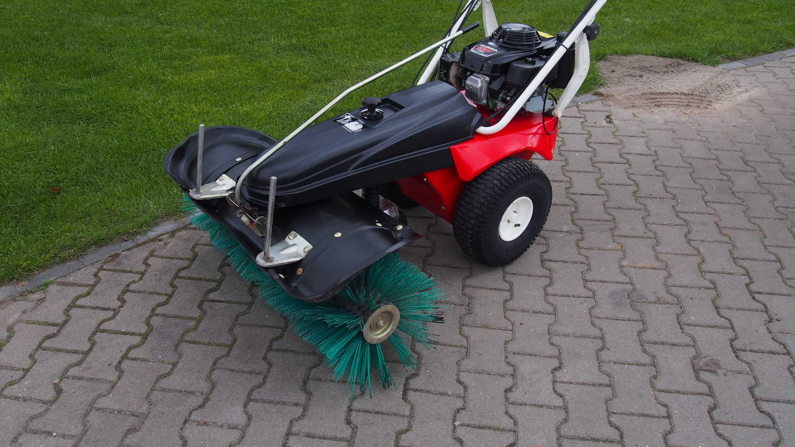 Zamiatarka spalinowa Honda gxv 160 Tielburger tk 48 hydrostat