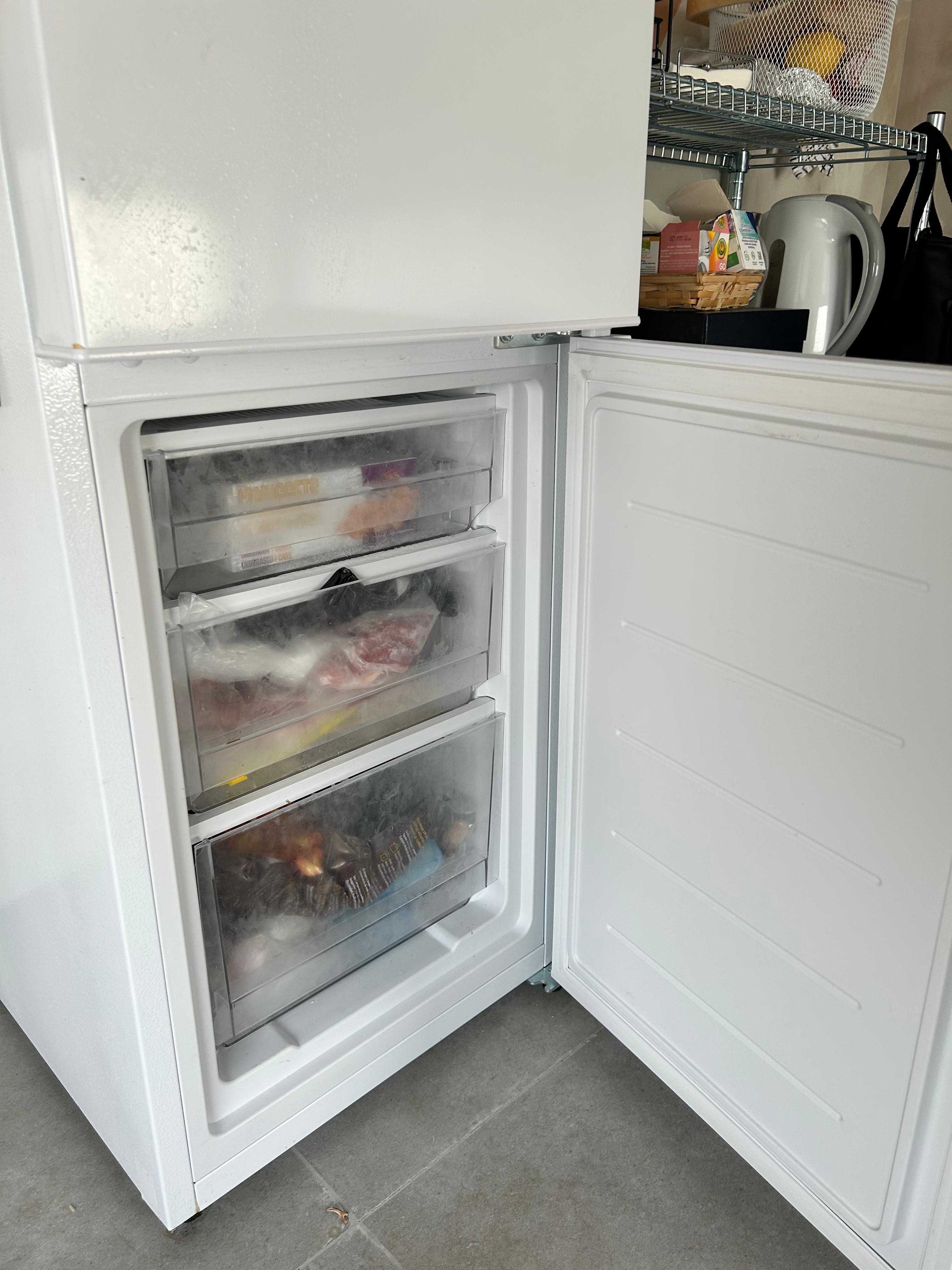 Frigorífico Combinado Silver - 170L - DeFrost - Classe E - Branco
