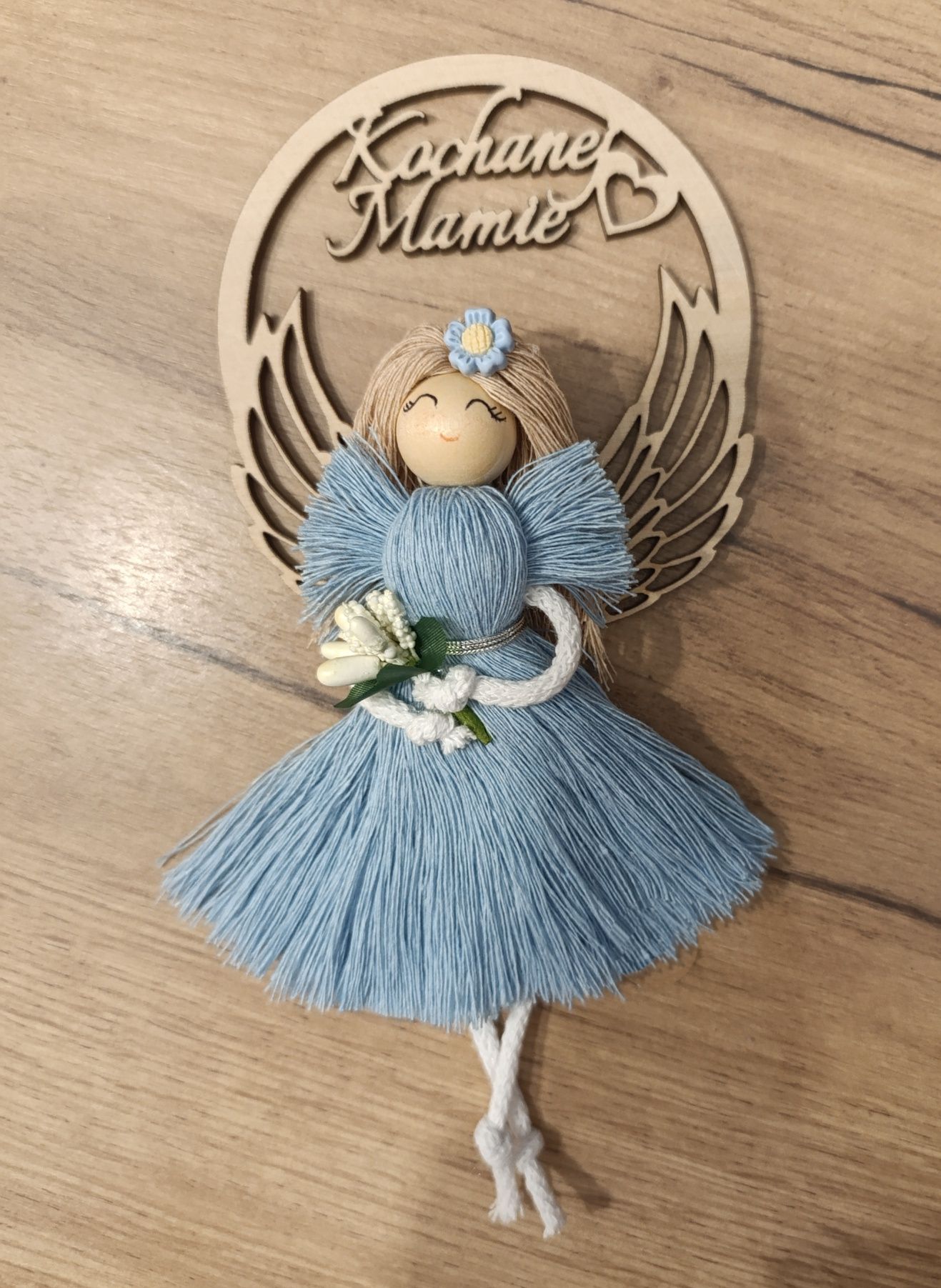 Małe aniołki stróże magnes na dzień mamy kwiaty makrama handmade zawie