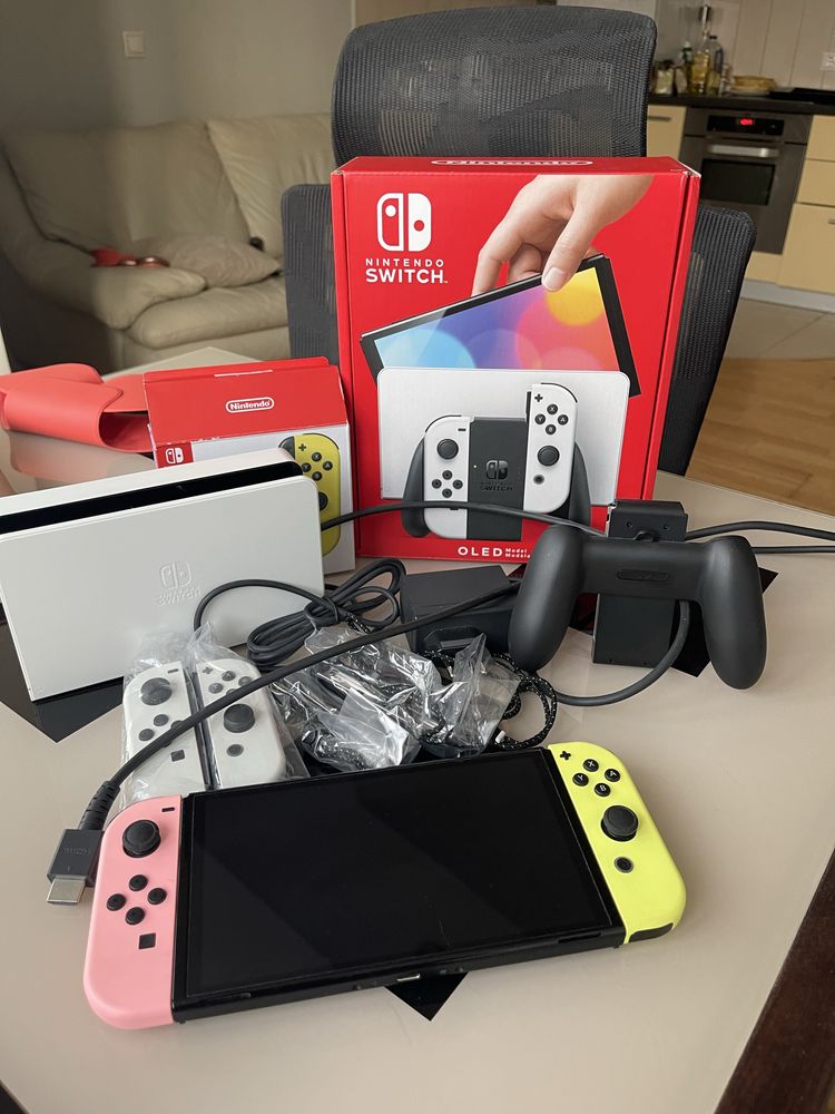 Nintendo Switch OLED + додатковий набір joy-con