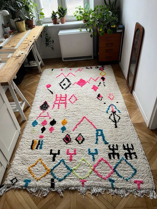 marokański dywan wełniany (2,5 m dł x 1,6 m sz)